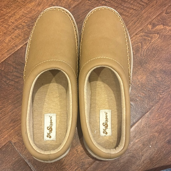 My Pillow Mr Slippers Women Size 9 - Picture 1 of 3